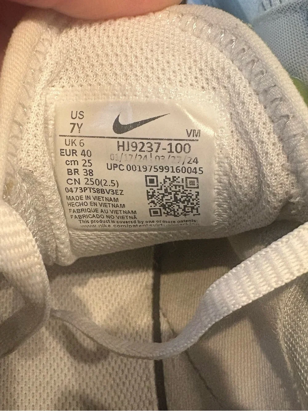 Nike lightweight sneakers